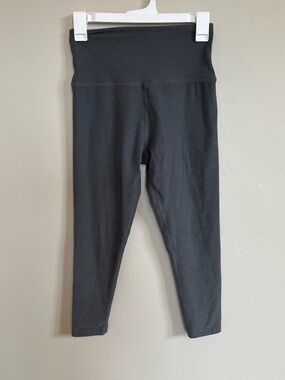Beyond Yoga High Rise Capri Gray Leggings Women’s Sz M Athleisure Stretch Active